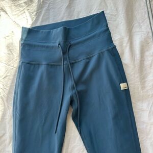 Vuori Daily Form Leggings in Size XS
